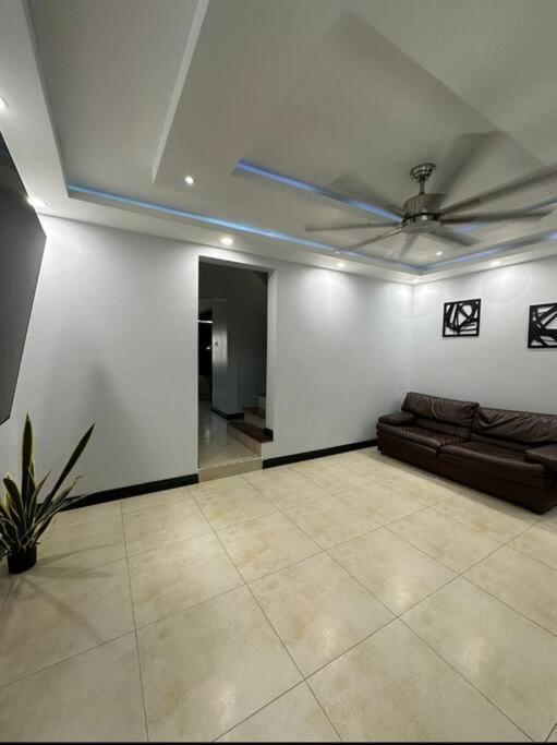 The Jewel Apartment Kingston Exterior photo