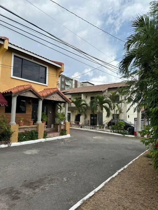 The Jewel Apartment Kingston Exterior photo