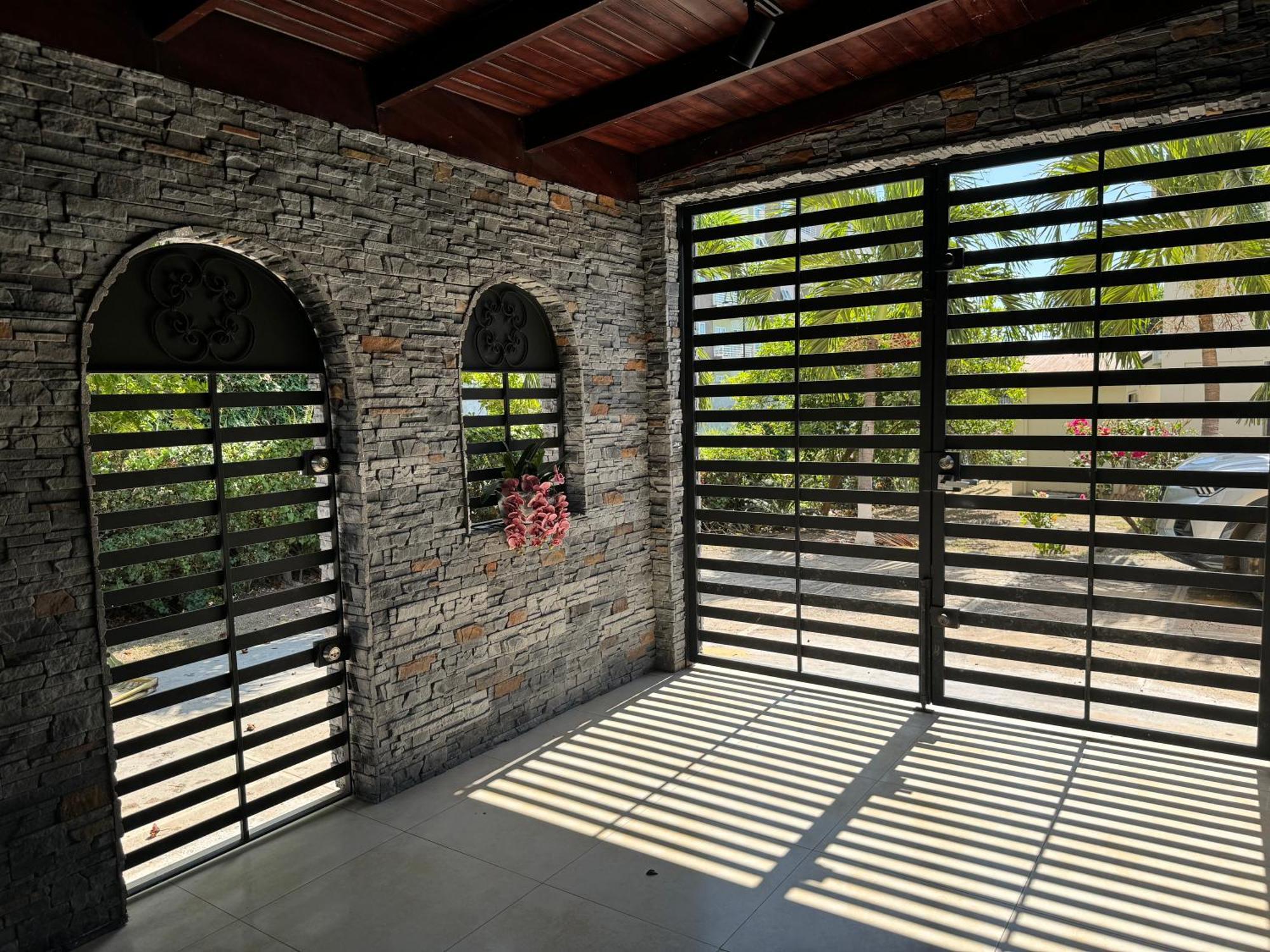 The Jewel Apartment Kingston Exterior photo